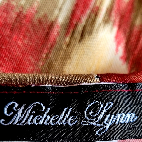 Michelle Lynn Short Sleeve Side Tailed Red, Brown & Cream Tunic Top Size 1X - Picture 3 of 4